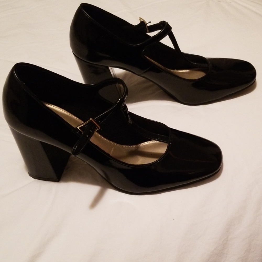 Fioni Black Patent Leather Shoes